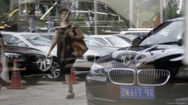 月初，宝马经销商领到罚单，成为本轮反垄断调查的首个被罚对象。