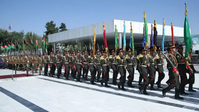 تر دې وروسته غازي امان الله خان د پلازمېنې کابل خلک او حکومتي کارکونکي عيد ګاه جومات ته ور وبلل او د افغانستان د خپلواکۍ زېرى يې پرې وکړ. 