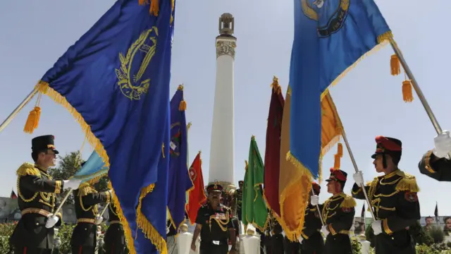 د جګړو تر لسيزو مخکې دا ورځ په رنګينو او شاندارو مراسمو لمانځل کېده، خو په وروستيو کلونو کې دا لمانځنه کم رنګه، او تر ډېره تر ولسمشرۍ ماڼۍ محدوده شوې ده.