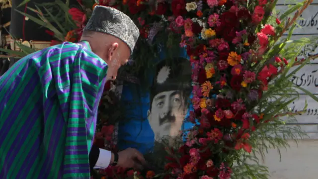 نوموړي ۳۰ کاله له هېواده لیري په اروپا کې د جلاوطنۍ شپې ورځې تېرې کړې او هلته یې د ۱۳۳۹ کال د ثور په پنځمه نېټه له نړۍ سترګي پټې کړې.