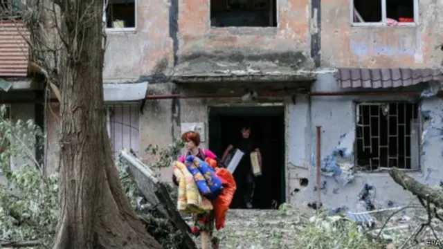 فر الآلاف من منازلهم جراء الاشتباكات شرقي أوكرانيا