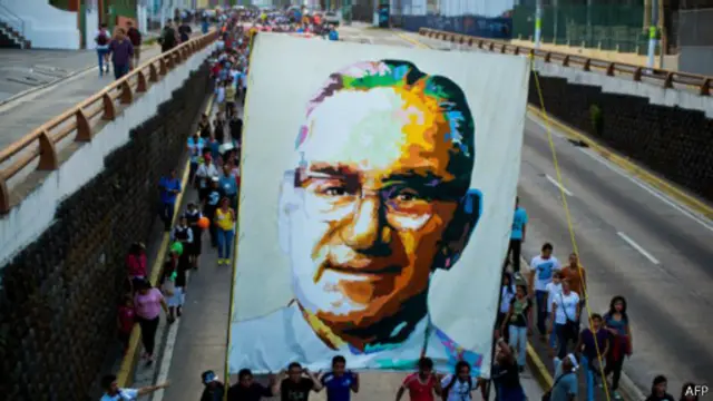 موت روميرو يحظى باحتفال عدد كبير من الأشخاص سنويا