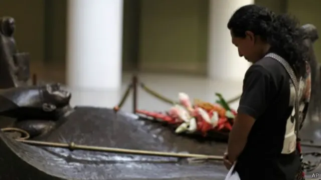 المطران أوسكار روميرو دفن في كاتدرائية سان سلفادور 