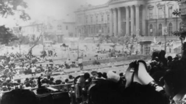 جنازة روميرو شهدت هجوما عنيفا وقتلوا فيها العشرات