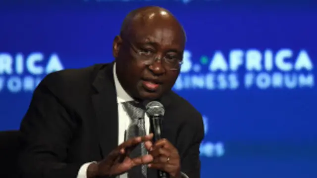 Ebola risque de coûter "beaucoup" au commerce africain selon Donald Kaberuka.