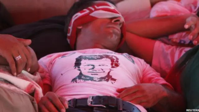 محتجون يحتلون طرق مواصلات سريعة منذ أيام.