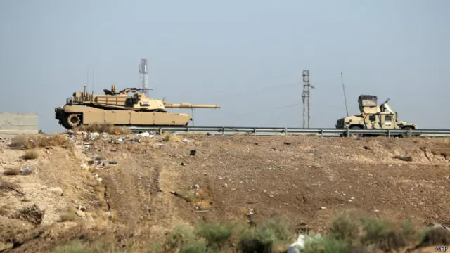 بدأت الاشتباكات عند مرور رتل عسكري على الطريق السريع الذي يربط بين بغداد والمناطق الشمالية. 