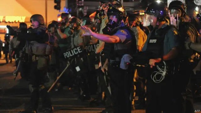 پولیس نے فرگوسن میں پرتشدد مظاہروں کے بعد پولیس نے 31 افراد کو گرفتار کیا ہے