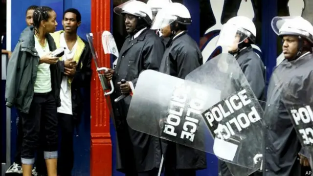 Policía y residentes de Cincinnati