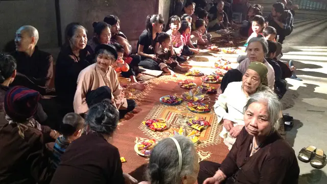 Chùa cũng là nơi trú ngụ của nhiều người già và những người cơ nhỡ khác. 