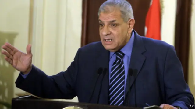 محلب: الاستفادة من الطاقة الشمسية وطاقة الرياح تمثل أولوية لدى الحكومة