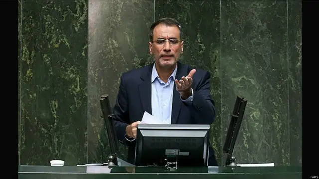 وزیر برکنار شده؛ مجلس ایران سال گذشته پس از رای عدم اعتماد به جعفر میلی منفرد اولین وزیر پیشنهادی حسن روحانی برای وزارت علوم، به دومین وزیر پیشنهادی که رضا فرجی دانا بود، رای اعتماد داد.