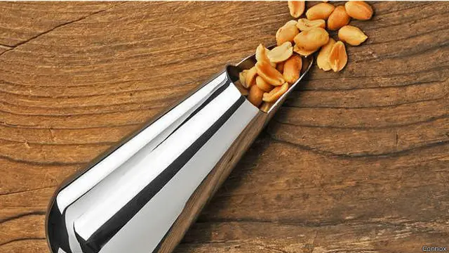 Дозатор для арахиса Verso, фото Connox