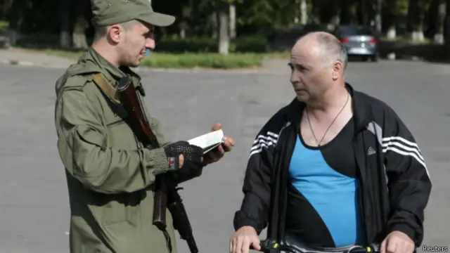 Патрули сепаратистов проверяет документы