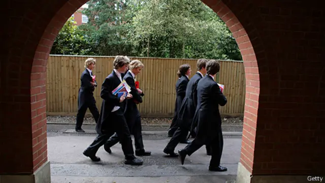 著名私立学校伊顿公学校长托尼·利特尔表示，私立学校应该向穷学生敞开大门。