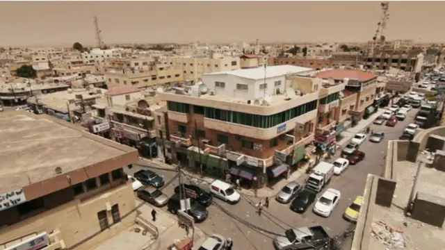 مفرق شہر میں نوعمر لڑکیوں کی شادی کے کاروبار میں ملوث خلیج سے تعلق رکھنے والے شامی مرد 14 یا 15 سالہ لڑکیوں کو خریدنے آتے ہیں