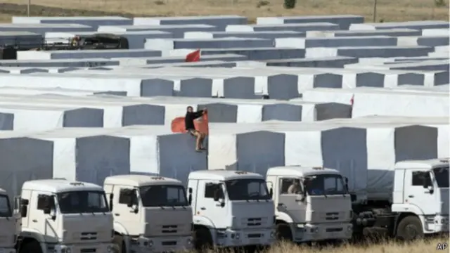 تستمر المفاوضات بشأن إدخال قافلة الإمدادات الروسية إلى شرقي أوكرانيا