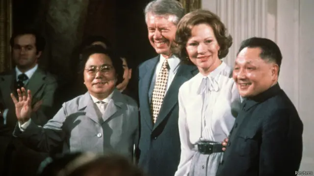 1979年邓小平携夫人卓琳访美，是中共建国以来首次国家领导人访美。