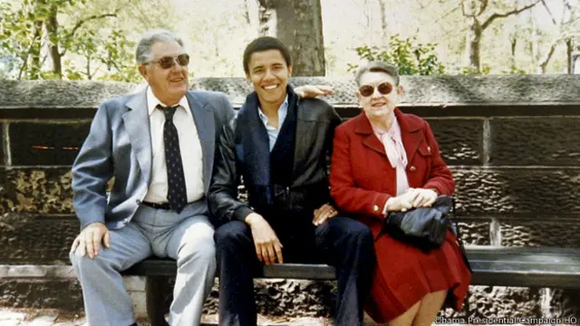 Obama con sus abuelos en 1979