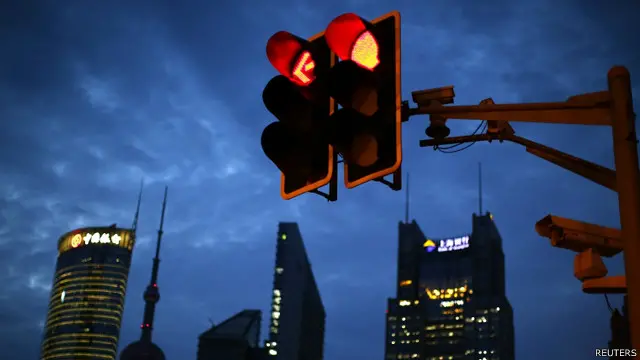 انخفض معدل النمو القتصادي في الصين إلى 7.3 في المئة في الربع الثالث من السنة.