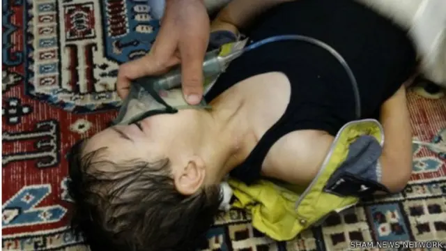 خلال ساعات نشر النشطاء عشرات الفيديوهات والصور التي تظهر الضحايا من قتلى ومصابين