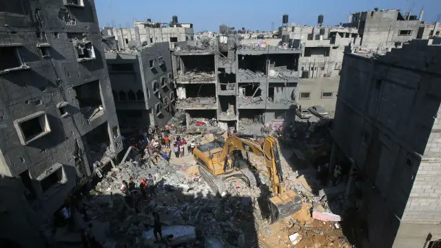 قتل في الحرب أكثر من 2100 فلسطيني معظمهم من المدنيين، ودمر آلاف المنازل في غزة.