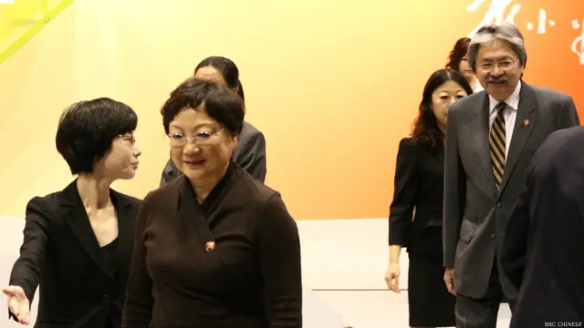 中央部委官員、香港特區官員以及鄧小平的兩個女兒鄧林與鄧榕出席了開幕儀式。