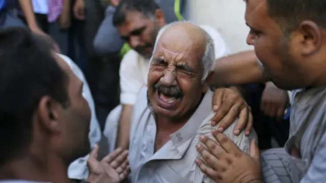جد فقد ثلاثة من أحفاده في القصف الإسرائيلي على غزة.