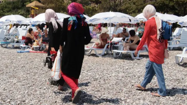 Бу соҳил фақат аёллар учун...