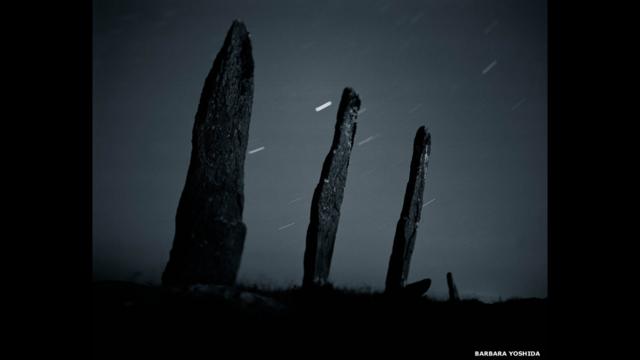 2003 میں سکاٹ لینڈ میں انھوں نے رات بھر 4x5 فلم کا استعمال کرتے ہوئے چاندنی سے شرابور پتھریلے مناظر کی تصاویر کھینچیں۔