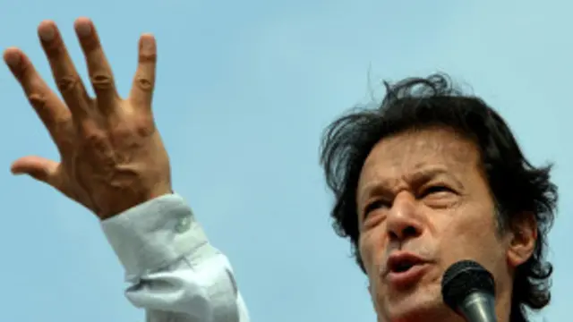 عمران خان نے پھر اعلان کیا کہ وہ وزیراعظم کے مستعفی ہونے تک اسلام آباد سے نہیں جائیں گے