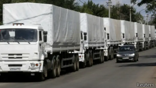 Первые грузовики въехали на контрольно-пропускные пункты на границе