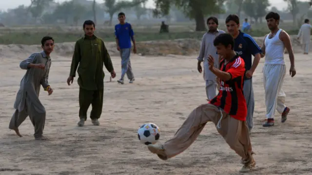 مقامی علاقوں کے مطابق علاقے میں تعلیمی سرگرمیاں مفلوج ہو چکی ہیں