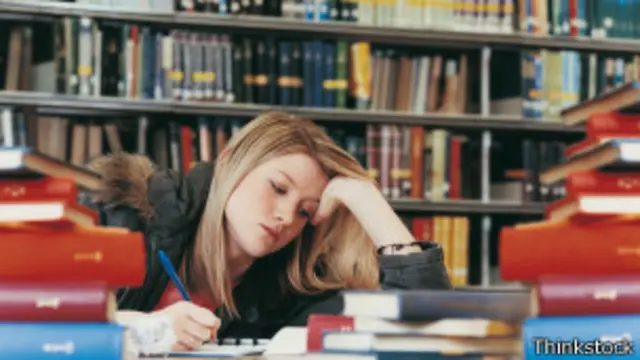 बोर होती महिला