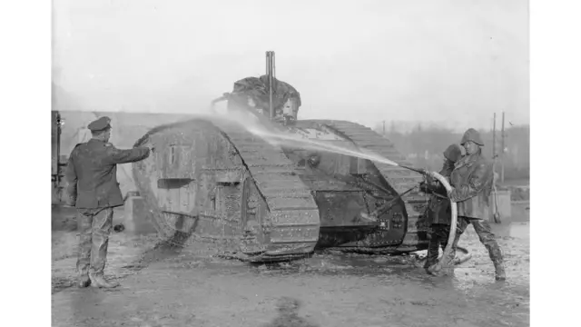 中国劳工军团（图片版权：©IWM， 英国伦敦帝国战争博物馆）
