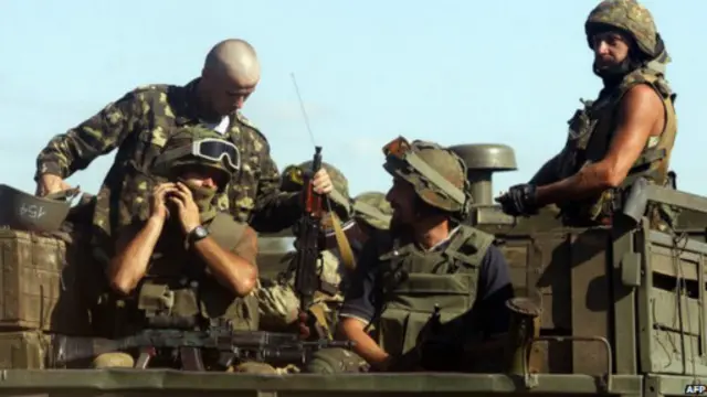 القوات الأوكرانية تحاصر الانفصاليين في دونيتسك ولوهانسك منذ عدة اسابيع