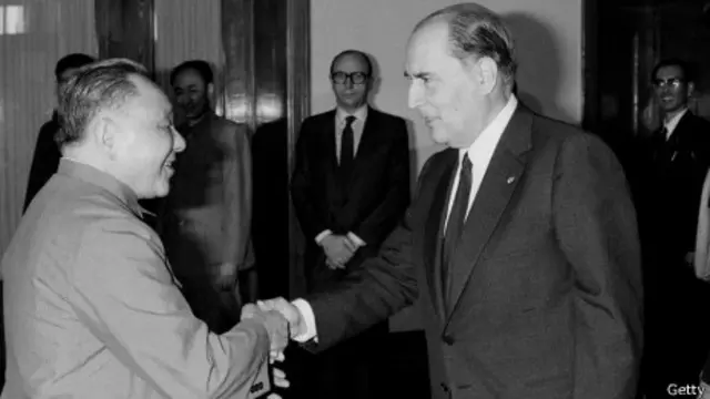 Ông Đặng và lãnh đạo Pháp Francois Mitterand ở Bắc Kinh