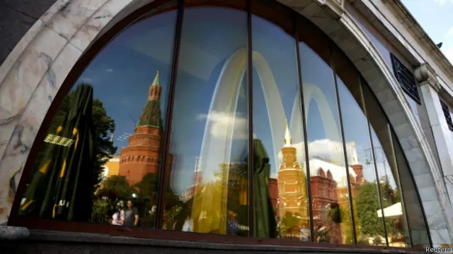 俄国消费者监督机构对俄国各地麦当劳连锁店展开突袭检查,这是被暂停营业的莫斯科分店。