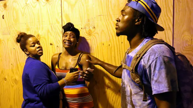 روز سه‌شنبه، مرگ یک جوان سیاه‌پوست دیگر با شلیک مستقیم افسران پلیس، بسیاری از خانواده‌ها در فرگوسن و سنت لوییس را نگران حضور جوانان خود در خیابان‌ها کرد