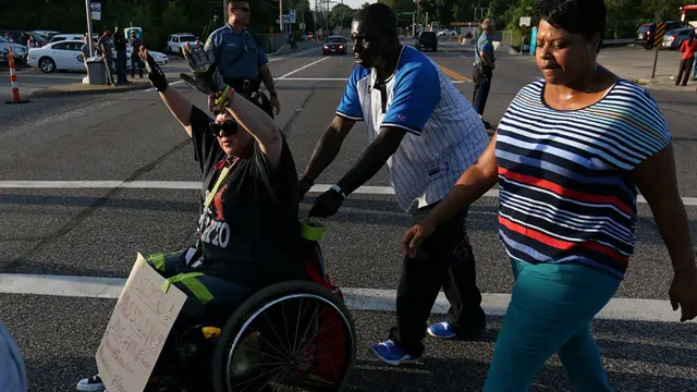 اما به نظر می‌رسد از شدت این اعتراضات و خشونت آمیز بودن آنها کاسته شده و این منطقه کم‌کم آرام می‌شود