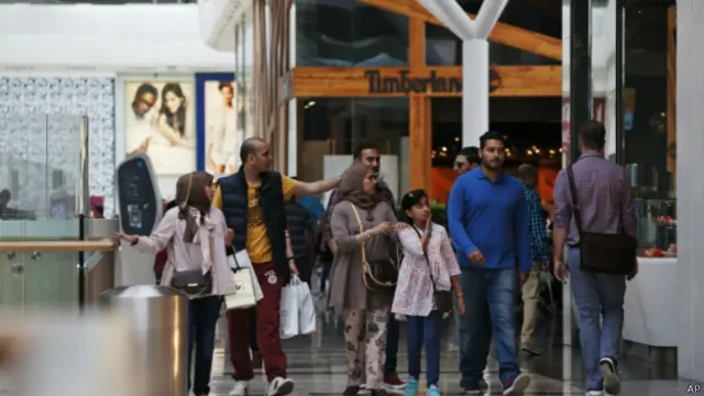 開齋節結束後,大批中東遊客湧入倫敦購物。