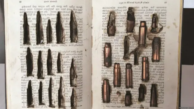 बुक आर्ट गैलरी 