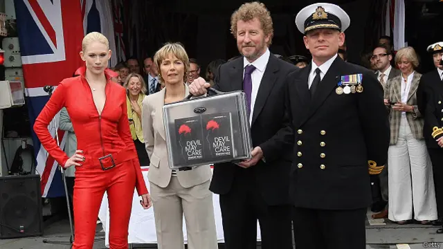 Себастьян Фолкс на презентации романа "Дьявол не любит ждать"