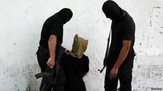 تعتمد اسرائيل في الأغلب على أشخاص محليين يتعاونون معها لتحديد مواقع العناصر التي تسعى لاستهدافها