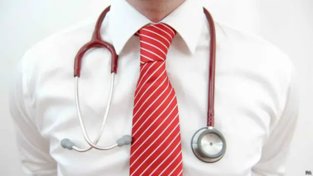 英国病房和医院的医生不足，导致医生资源紧张。