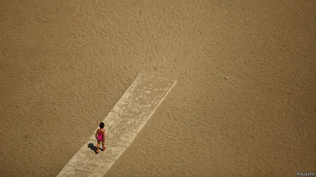 ребенок на пляже