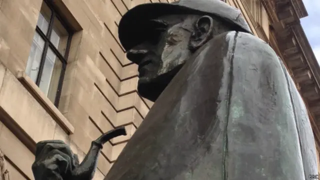 памятник Шерлоку Холмсу