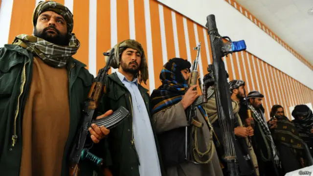 حکیم اللہ محسود کی امریکی ڈرون حملے میں ہلاکت کے بعد طالبان میں قیادت کے معاملے پر کافی کشیدگی چلی آ رہی ہے