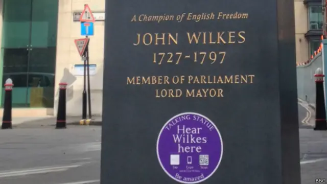 постамент памятника Джону Уилксу