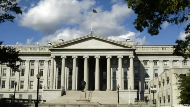 Специалисты по санкциям из минфина США переходят на работу в банки